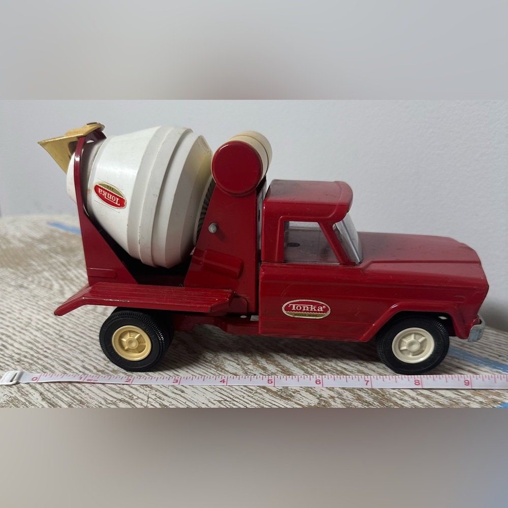 Vintage Tonka pressed steel Jeep Cement Mixer Truck w/tilting bed
